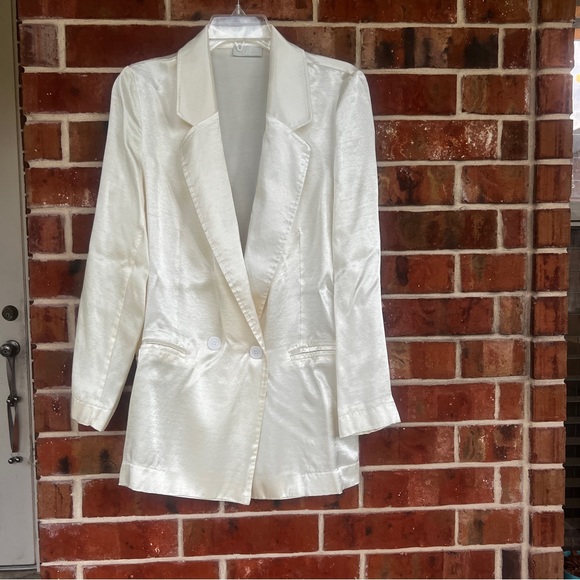 Q2 Satin Blazer - Picture 15 of 15